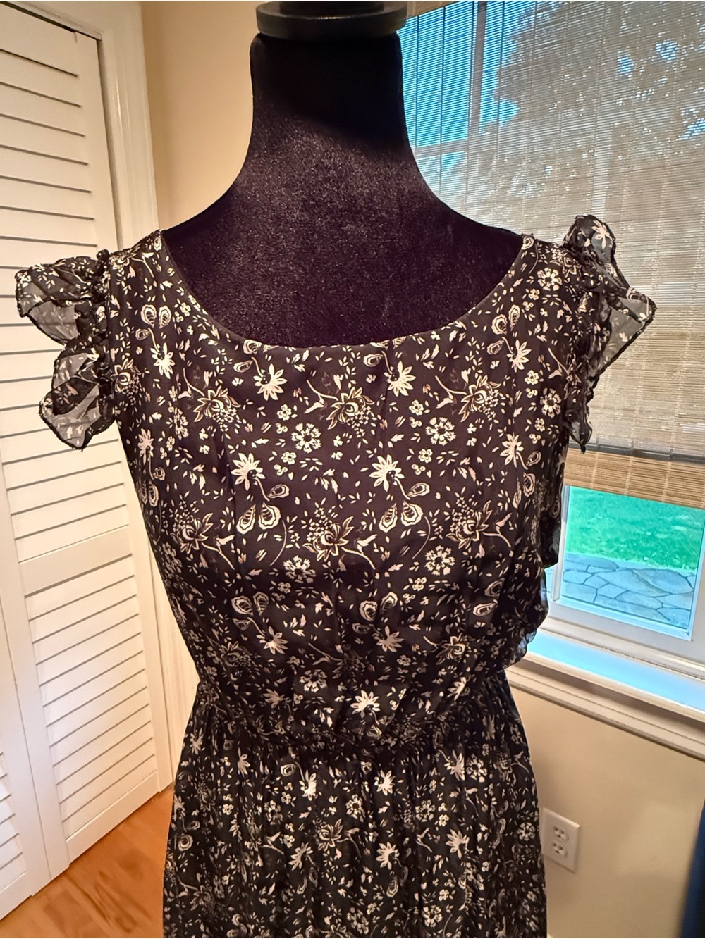 LeRagazze Black Floral Midi Dress with Ruffle Sleeves